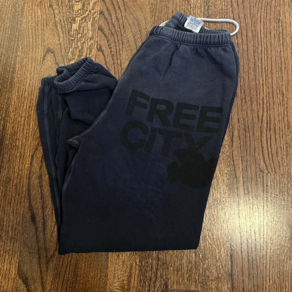 FREECITY Black Sweatpants